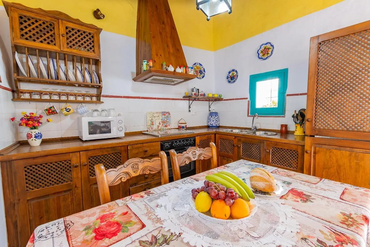 Casa Rosa, Con Encanto Y Piscina Climatizada contacts
